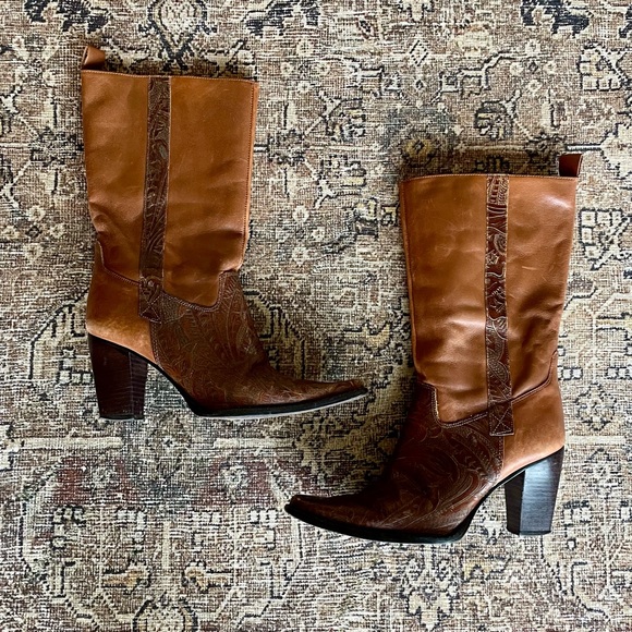 Vintage Shoes - Vintage Tooled Leather Western Cowboy Stacked Heel Boots in Cognac Brown - 6